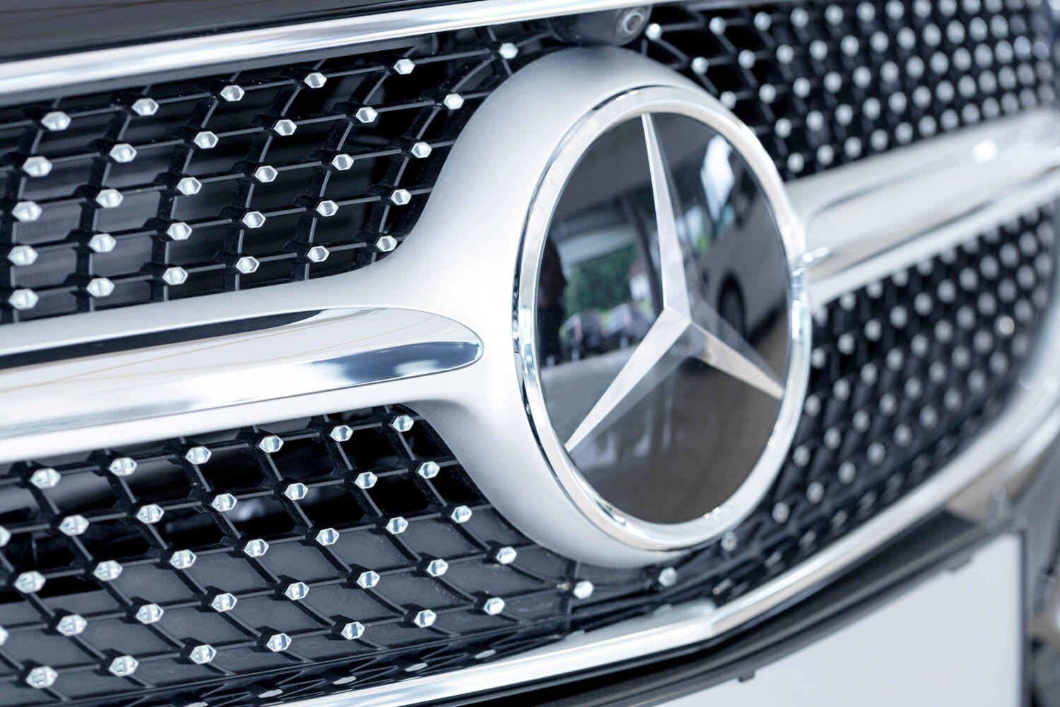 Autohaus und Fachwerkstätte für Mercedes-Benz